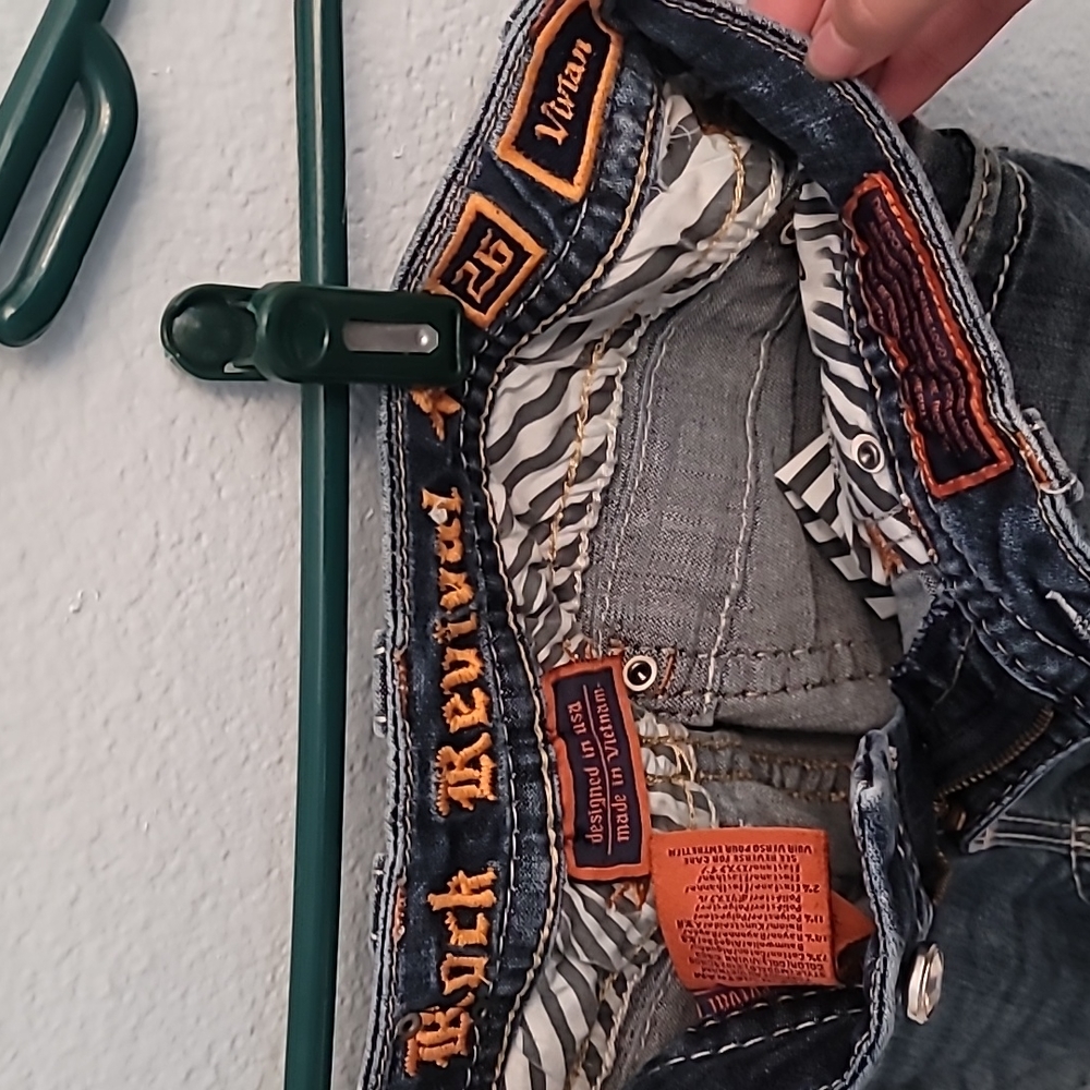 Rock Revival Crop Jeans - Picture 4 of 4
